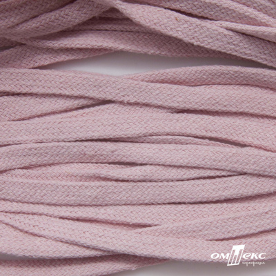 Шнур плетеный d-8 мм плоский, 70% хлопок 30% полиэстер, уп.85+/-1 м, цв.1019-св.розовый - купить в Йошкар-Оле. Цена: 735 руб.